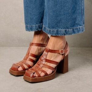 Alohas Caramel Sandals (Vegan). Brand New. Never worn.